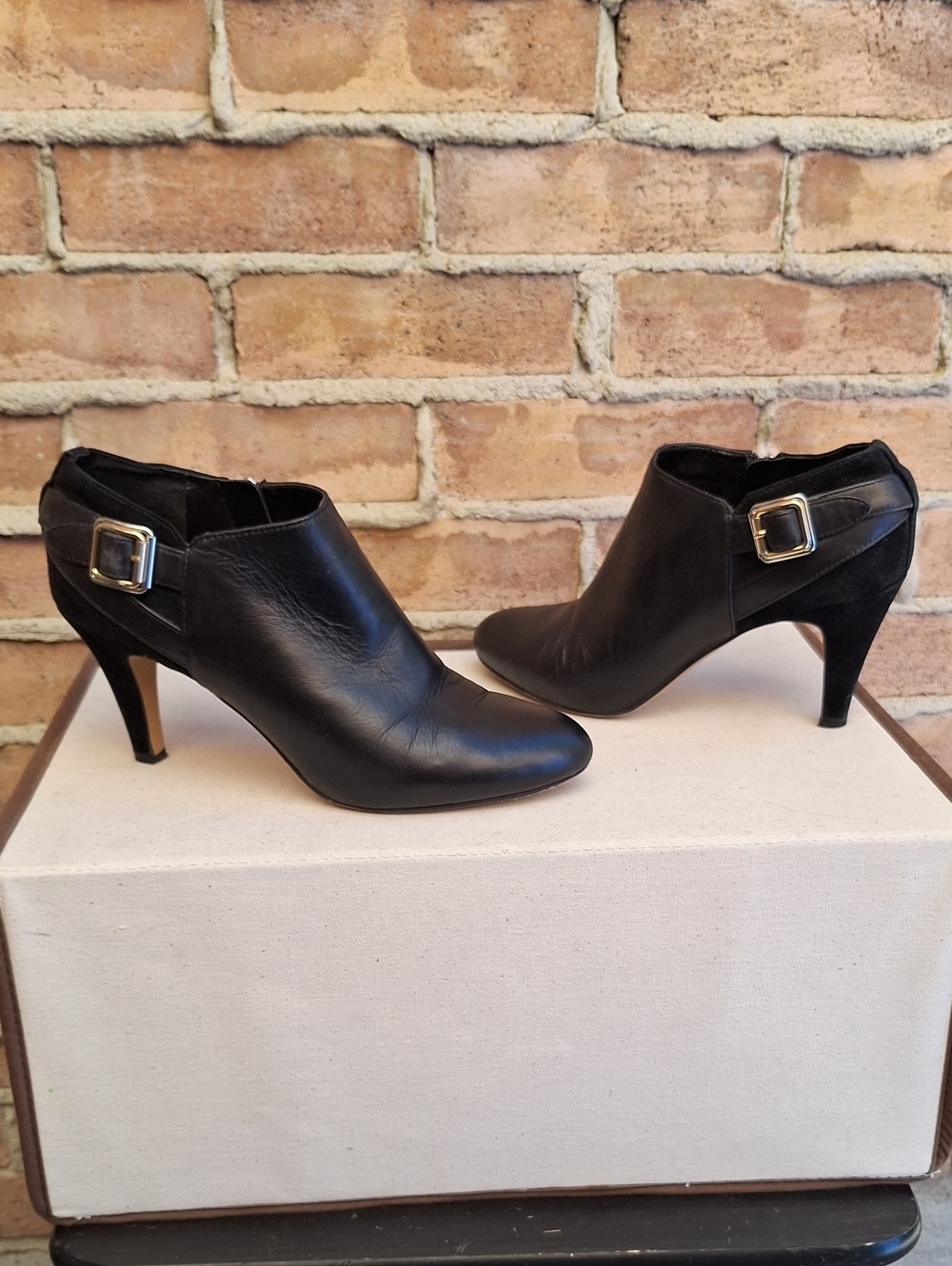 Vince Kamuto Leather/Suede Booties